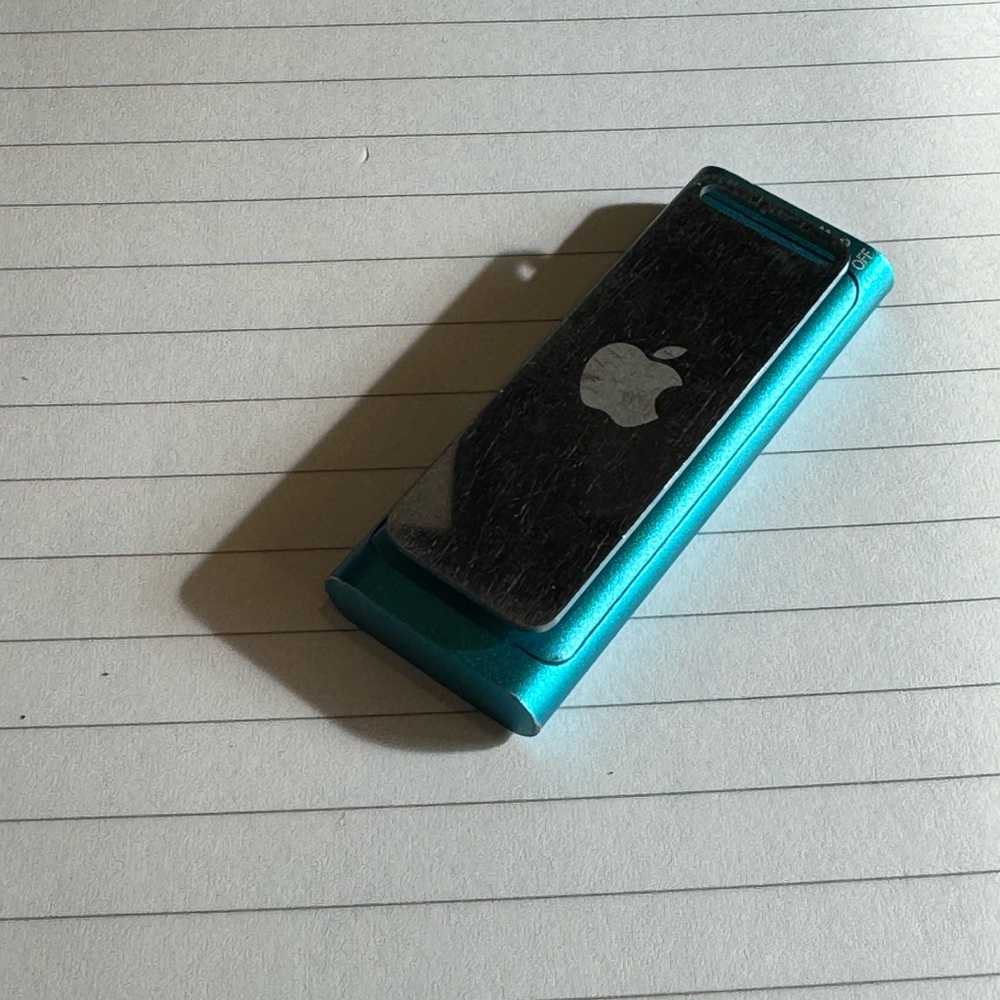 Apple iPod Blue Shuffle